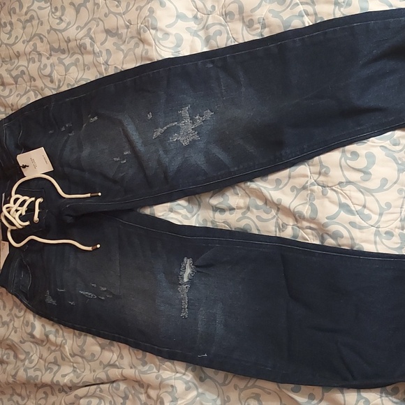 🩵2/$40 or 3/$45 Forever 21 size 24" mid rise Flare cut jeans - Picture 1 of 4